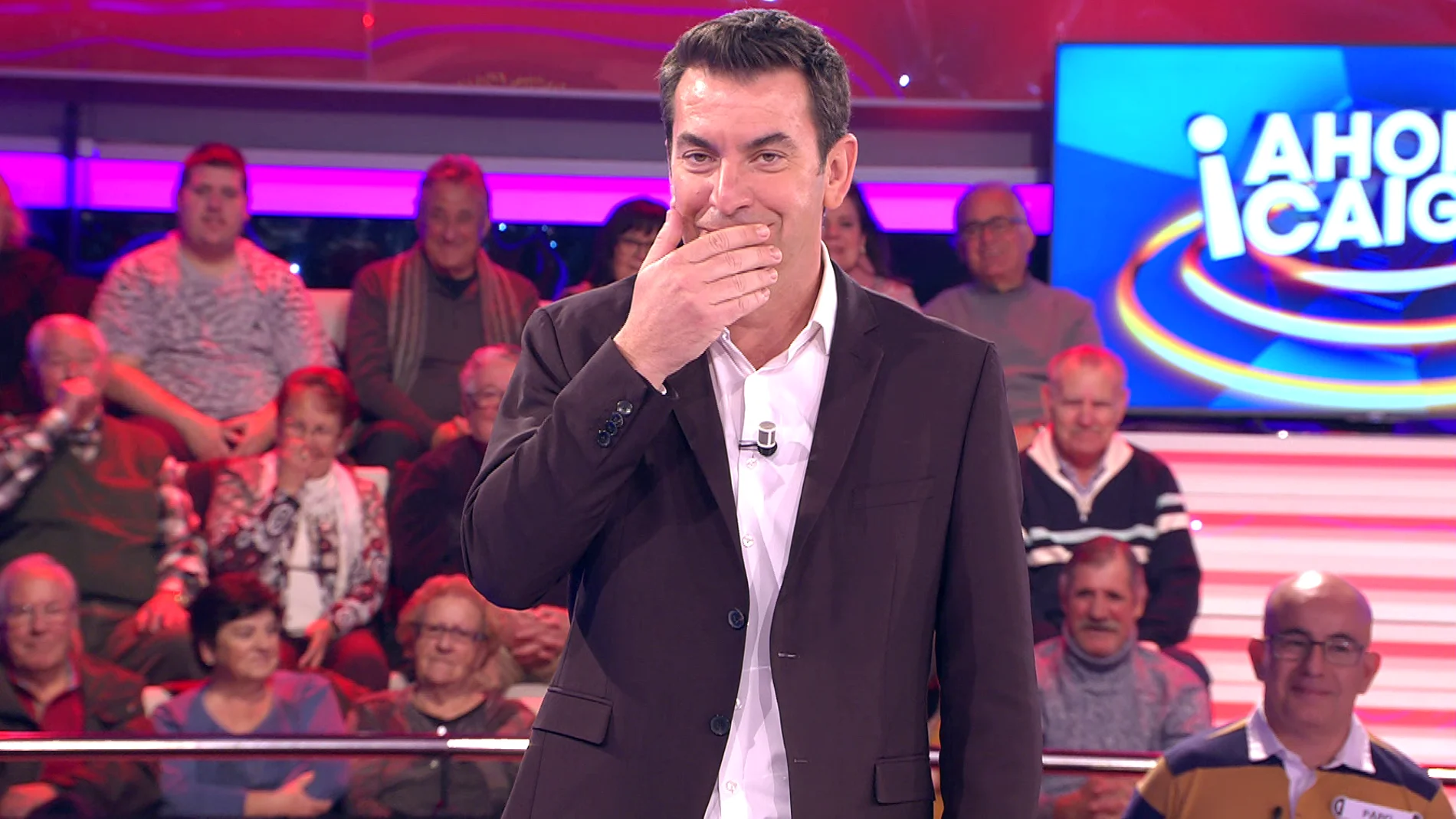 La inesperada reacción de Arturo Valls tras saber el apellido de una concursante en '¡Ahora caigo!' 