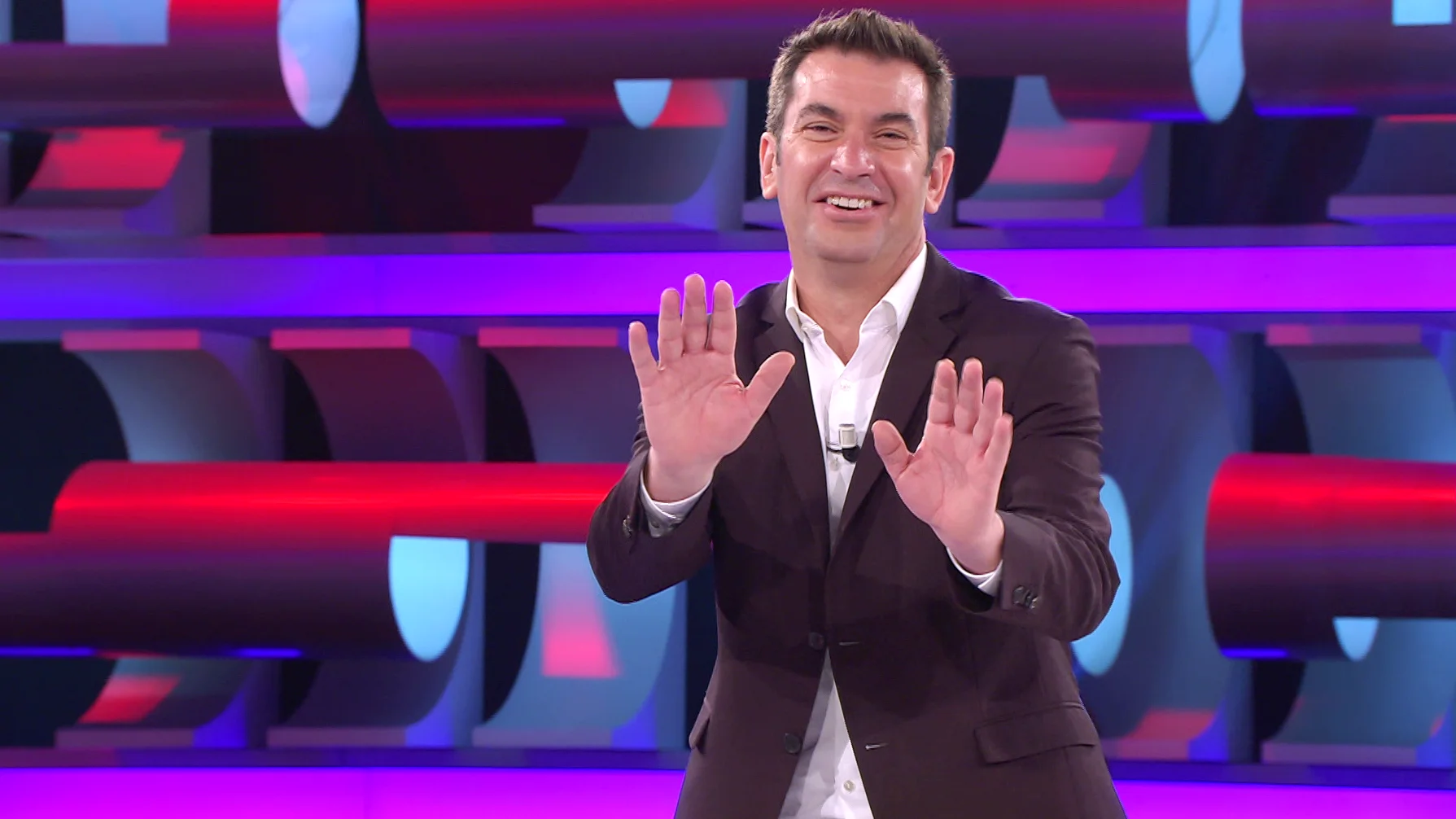 El chiste de Arturo Valls que provoca el 'enfado' de las señoras mayores en '¡Ahora caigo!' El chiste de Arturo Valls que provoca el 'enfado' de las señoras mayores en '¡Ahora caigo!'
