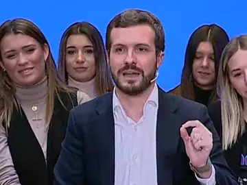 Pablo Casado respalda en público a Cayetana Álvarez de Toledo: "Es una extraordinaria portavoz" Pablo Casado respalda en público a Cayetana Álvarez de Toledo: "Es una extraordinaria portavoz"