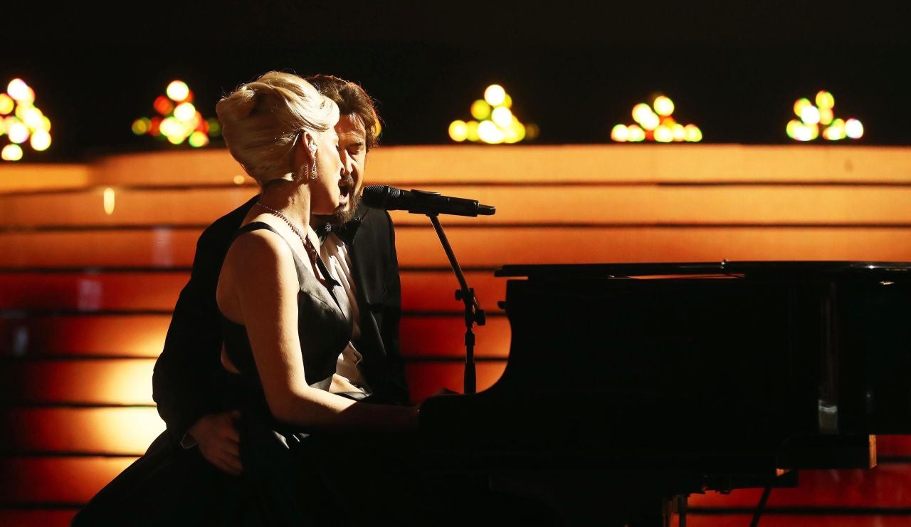La mágica actuación de Rocío Madrid y Álex O'Dogherty como Lady Gaga y Bradley Cooper en ‘Shallow’