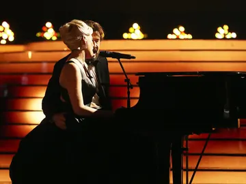 La mágica actuación de Rocío Madrid y Álex O'Dogherty como Lady Gaga y Bradley Cooper en ‘Shallow’ La mágica actuación de Rocío Madrid y Álex O'Dogherty como Lady Gaga y Bradley Cooper en ‘Shallow’