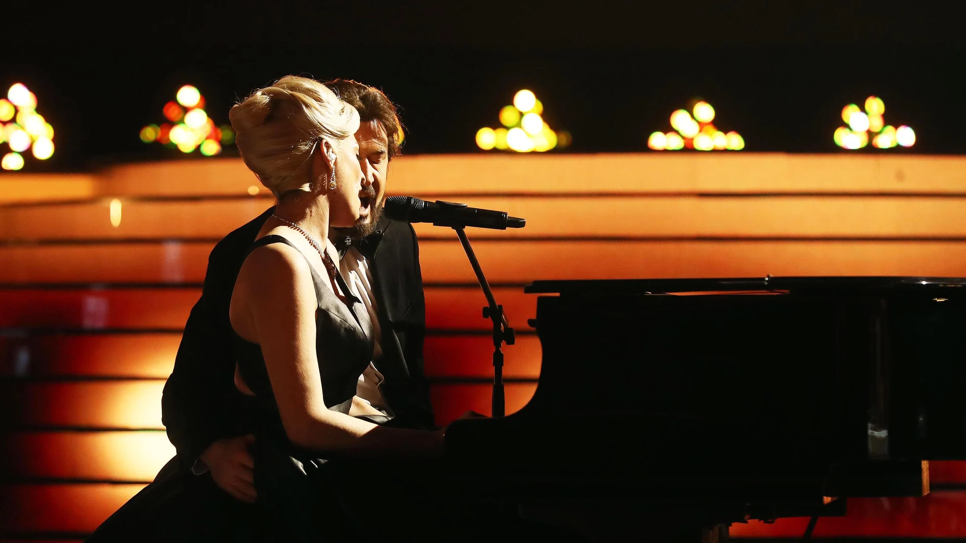 La mágica actuación de Rocío Madrid y Álex O'Dogherty como Lady Gaga y Bradley Cooper en ‘Shallow’