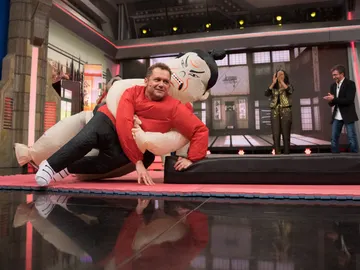 El Monaguillo sorprende con su equipo de luchadores de sumo acrobático en 'El Hormiguero 3.0' El Monaguillo sorprende con su equipo de luchadores de sumo acrobático en 'El Hormiguero 3.0'