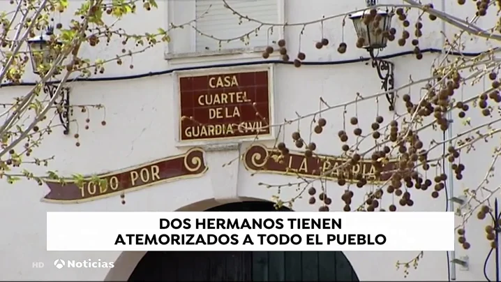 Calañas, un pueblo que vive atemorizado por las peleas y amenazas de dos hermanas Calañas, un pueblo que vive atemorizado por las peleas y amenazas de dos hermanas