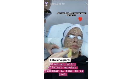 Tamara Gorro durante un tratamiento de belleza