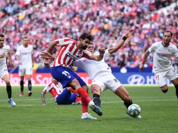 Diego Costa dispara a portería