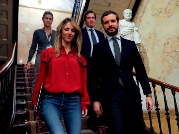 Pablo Casado, acompañado por la portavoz parlamentaria del Partido Popular, Cayetana Álvarez de Toledo