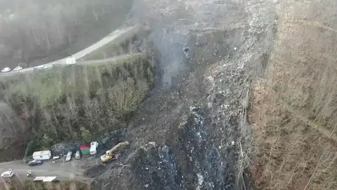 Esperan que el operativo de búsqueda de los trabajadores en Zaldibar pueda avanzar al no preverse lluvias Esperan que el operativo de búsqueda de los trabajadores en Zaldibar pueda avanzar al no preverse lluvias