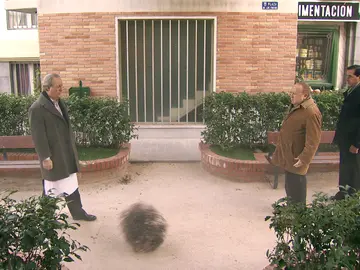Pelayo y Manolo el del Cascabel enfrentados cual pistoleros en el ‘lejano oeste’ Pelayo y Manolo el del Cascabel enfrentados cual pistoleros en el ‘lejano oeste’