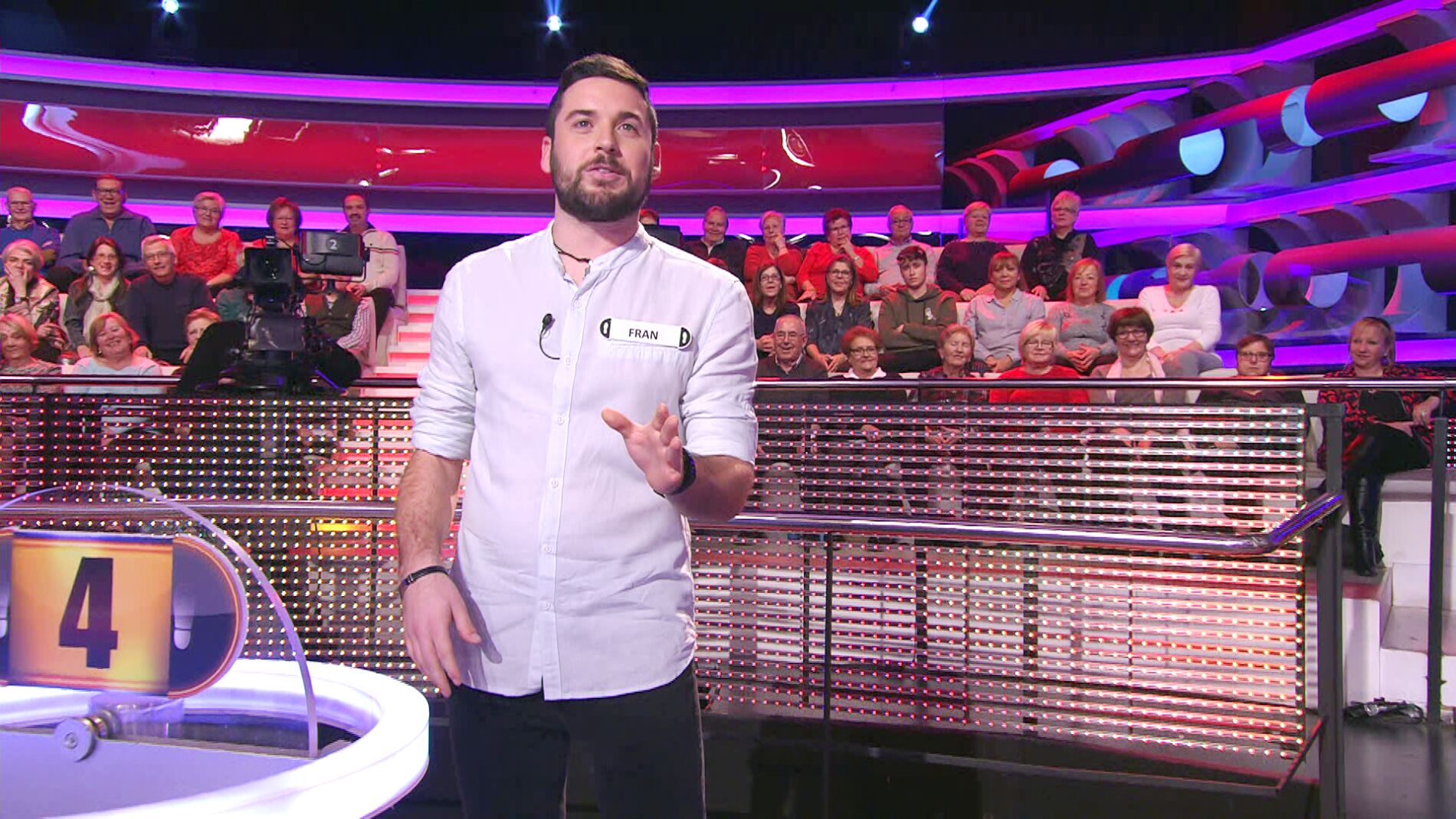 A&uacute;n es tiempo de Carnaval en '&iexcl;Ahora caigo!': Fran trae la guasa de una chirigota gaditana