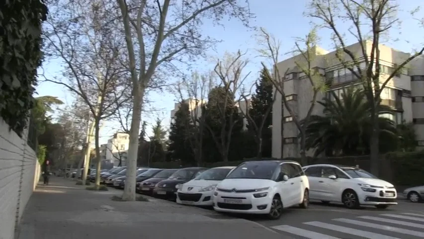 Muere una niña de 14 años al caer de una azotea de Ciudad Lineal (Madrid) al hacerse un selfie Muere una niña de 14 años al caer de una azotea de Ciudad Lineal (Madrid) al hacerse un selfie