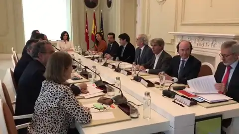 El Gobierno de Madrid convoca un Consejo extraordinario para analizar la situación del coronavirus El Gobierno de Madrid convoca un Consejo extraordinario para analizar la situación del coronavirus