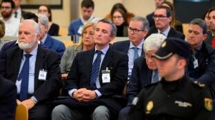 Juan Cotino y Jose Ram&oacute;n Blanco Bal&iacute;n al comienzo del juicio por la supuesta contrataci&oacute;n irregular de una empresa de G&uuml;rtel