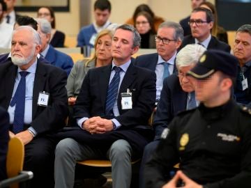 Juan Cotino y Jose Ramón Blanco Balín al comienzo del juicio por la supuesta contratación irregular de una empresa de Gürtel