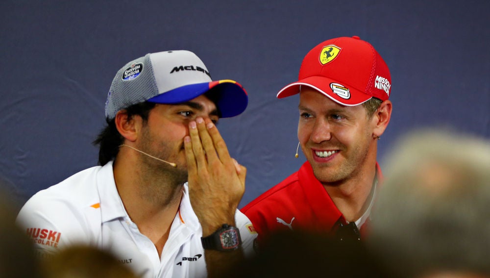 Carlos Sainz y Sebastian Vettel durante una rueda de prensa