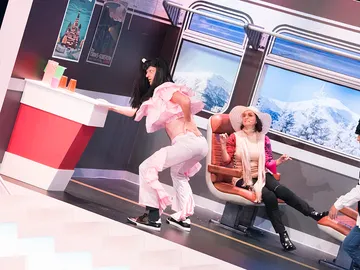 Caídas, ataques de risa y una peculiar Rosalía en el ‘Tirititren tren tren’ Caídas, ataques de risa y una peculiar Rosalía en el ‘Tirititren tren tren’