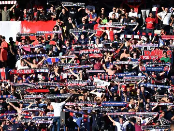 Aficionados del PSG durante un partido de Ligue 1 Aficionados del PSG durante un partido de Ligue 1