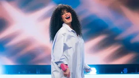 Pilar Rubio demuestra que la moda de los 80 vuelve a ser tendencia Pilar Rubio demuestra que la moda de los 80 vuelve a ser tendencia
