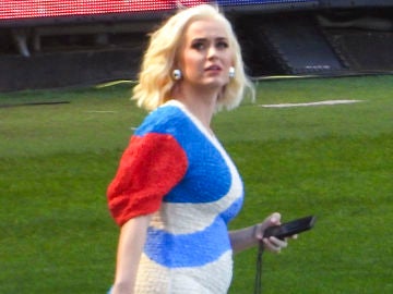 Katy Perry presume de su primer look de premamá 