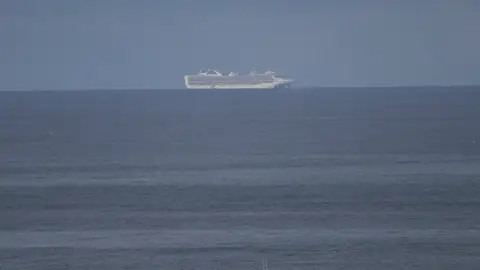 Autorizan el desembarco del crucero con 21 contagiados Autorizan el desembarco del crucero con 21 contagiados