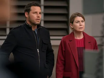 Justin Chambers y Ellen Pompeo como Alex Karev y Meredith Grey en 'Anatomía de Grey' Justin Chambers y Ellen Pompeo como Alex Karev y Meredith Grey en 'Anatomía de Grey'