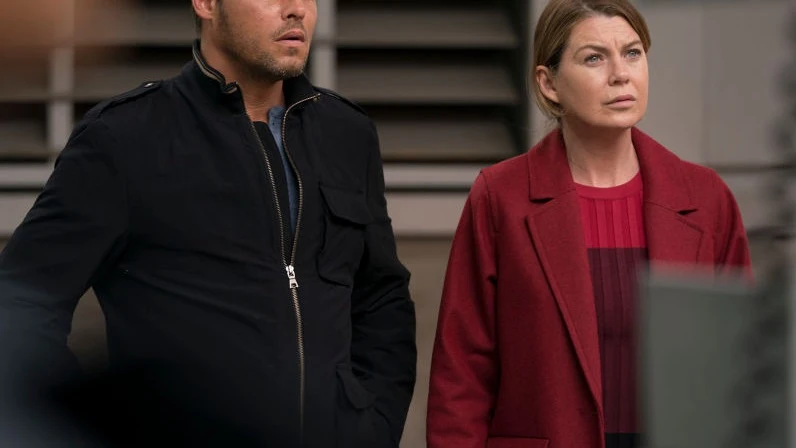 Justin Chambers y Ellen Pompeo como Alex Karev y Meredith Grey en 'Anatomía de Grey' Justin Chambers y Ellen Pompeo como Alex Karev y Meredith Grey en 'Anatomía de Grey'