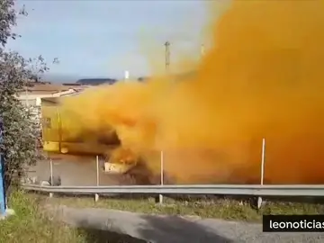 Una mezcla errónea de productos químicos provoca una nube naranja en Ponferrada Una mezcla errónea de productos químicos provoca una nube naranja en Ponferrada