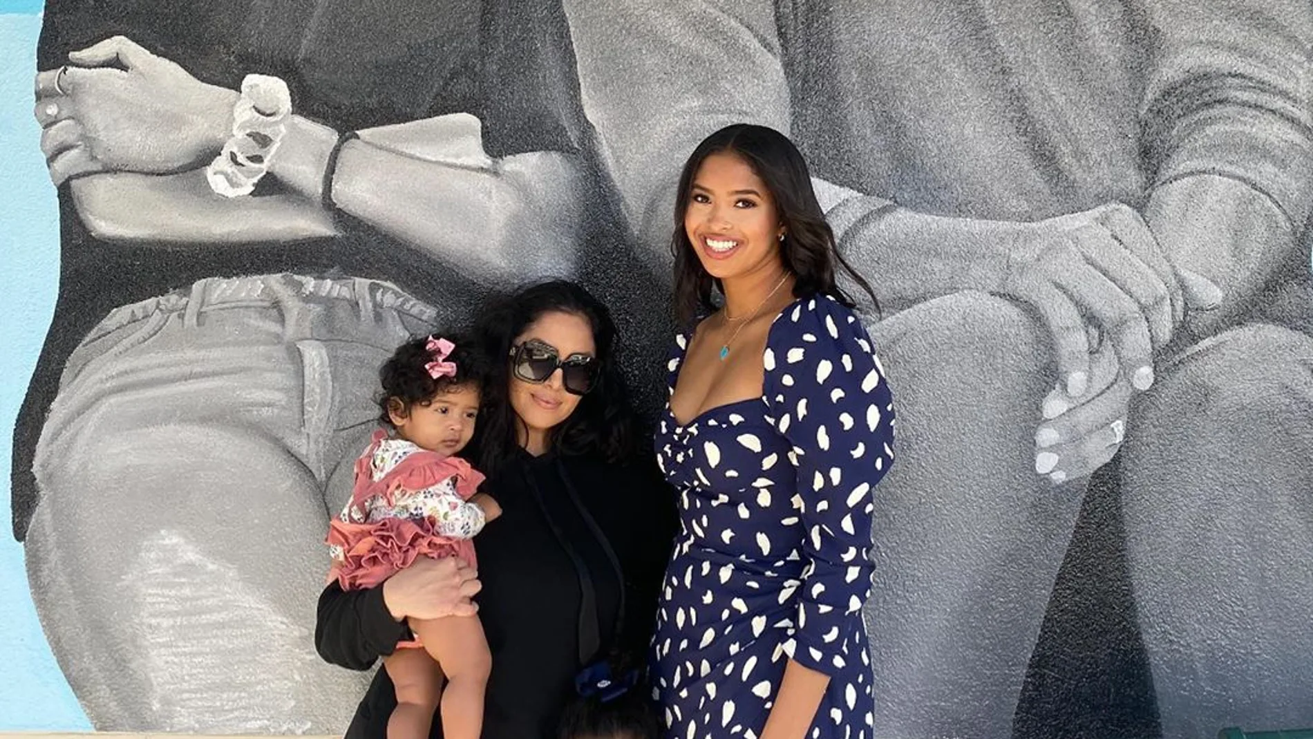 Vanessa Bryant con sus hijas Vanessa Bryant con sus hijas