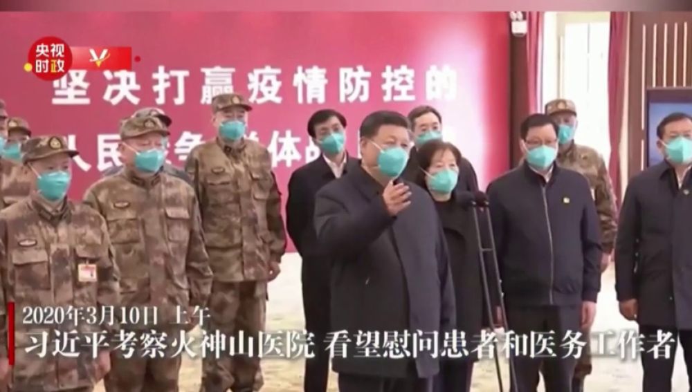China exhibe su control del coronavirus con la visita de su presidente a la zona de Wuhan 