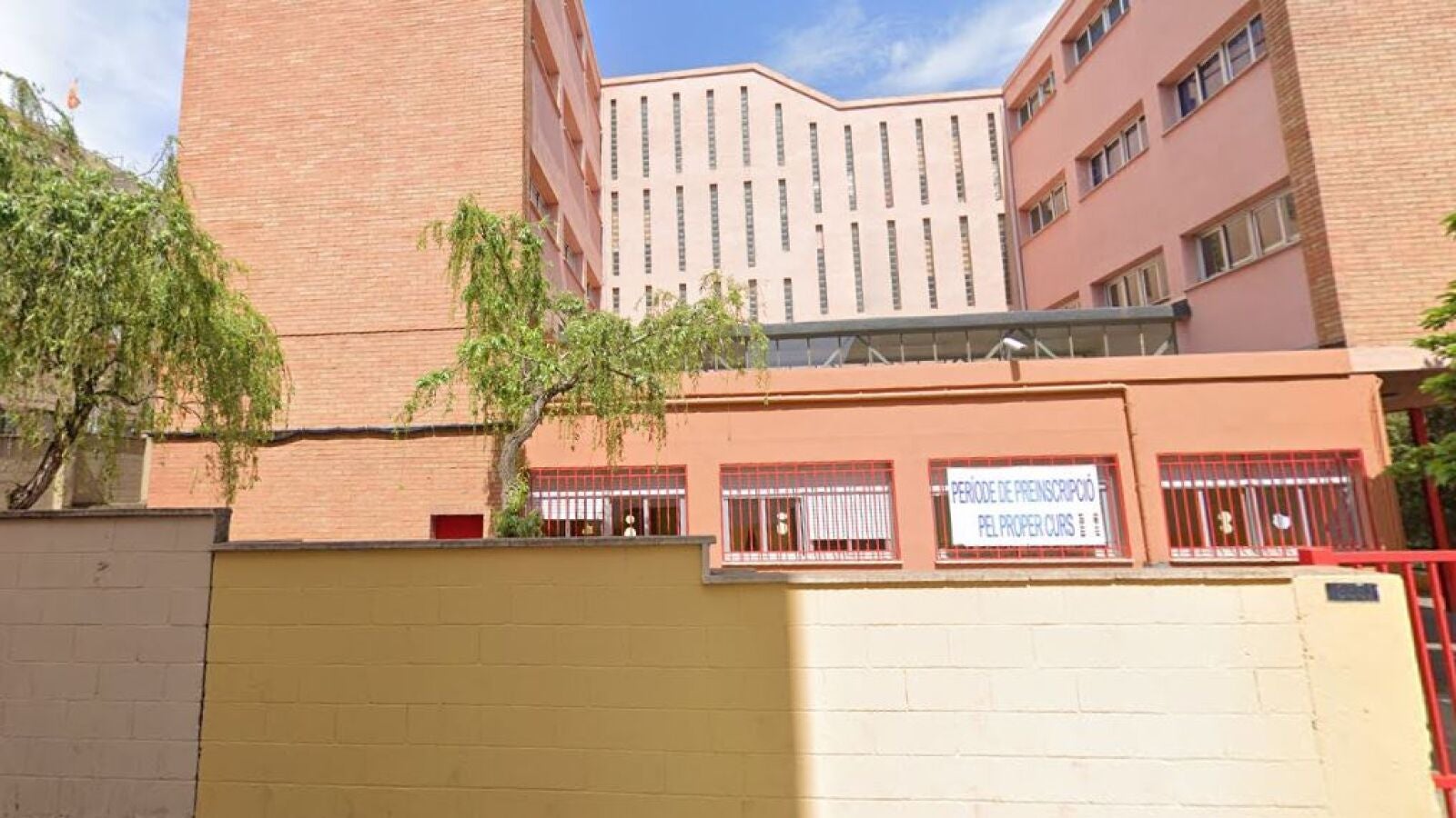Cierran una escuela de Badalona al confinar a trabajadores de la limpieza y 17 docentes por coronavirus
