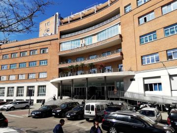 Vista de la entrada del Hospital de Fundación Jiménez Díaz, este miércoles en Madrid