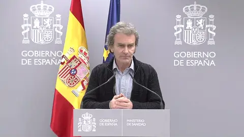 La risa de Fernando Simón interrumpe la comparecencia que ofrecía tras el cómite de seguimiento del coronavirus La risa de Fernando Simón interrumpe la comparecencia que ofrecía tras el cómite de seguimiento del coronavirus