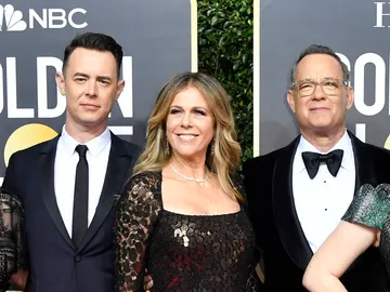 Colin Hanks, Rita Wilson y Tom Hanks en los Globos de Oro Colin Hanks, Rita Wilson y Tom Hanks en los Globos de Oro