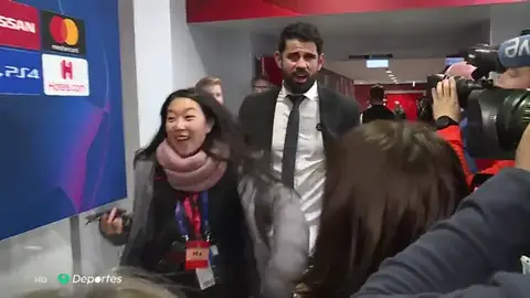 La broma pesada de Diego Costa tosiendo a los periodistas en pleno auge del coronavirus La broma pesada de Diego Costa tosiendo a los periodistas en pleno auge del coronavirus