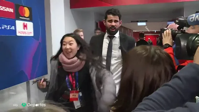 La broma pesada de Diego Costa tosiendo a los periodistas en pleno auge del coronavirus La broma pesada de Diego Costa tosiendo a los periodistas en pleno auge del coronavirus