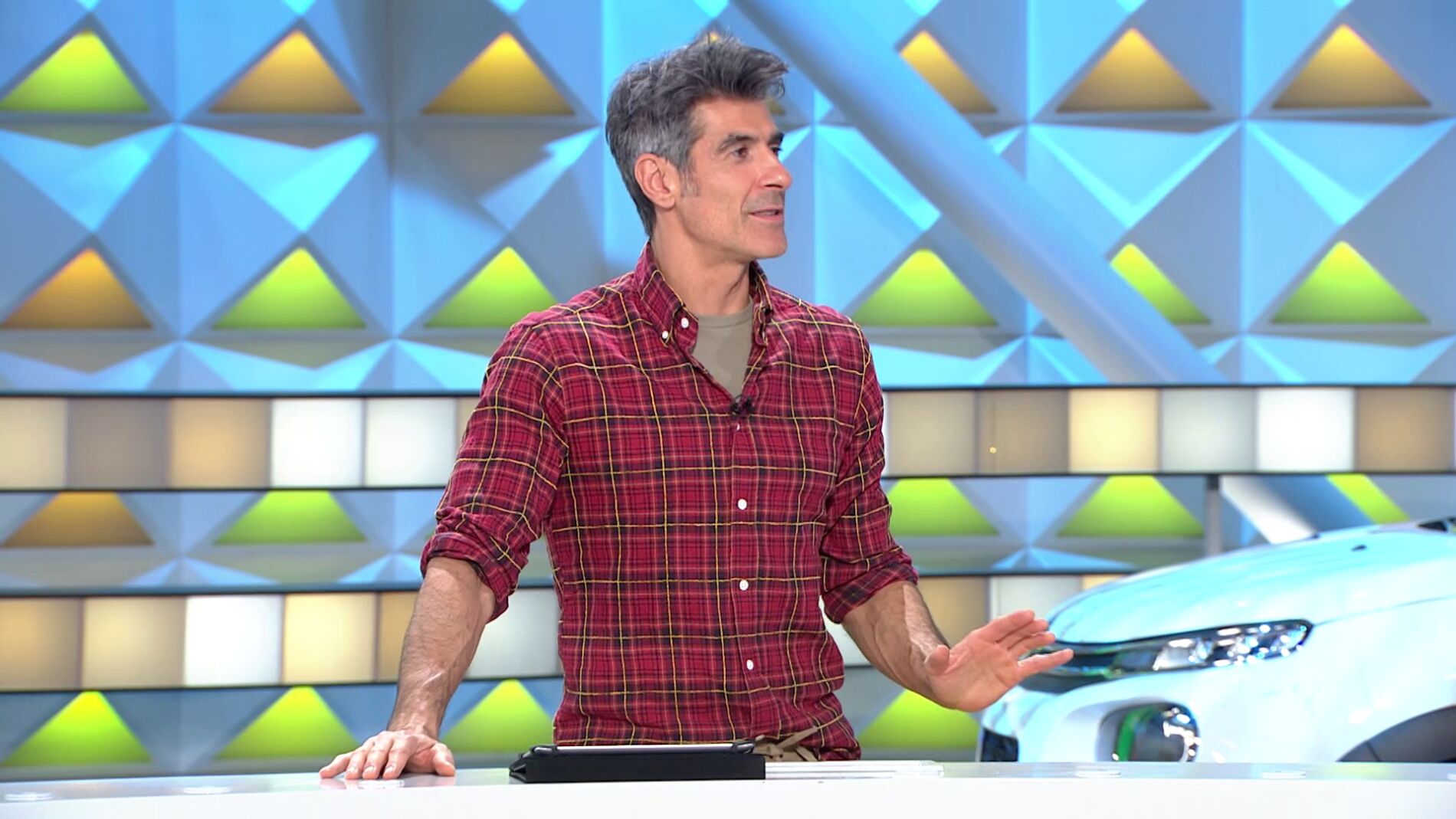 Jorge Fern&aacute;ndez disfruta de algo in&eacute;dito en el plat&oacute; de 'La ruleta de la suerte' 