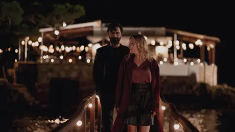 Ángela Cremonte y Javier Rey son Laura Munar y Xavier Vera en 'Mentiras' Ángela Cremonte y Javier Rey son Laura Munar y Xavier Vera en 'Mentiras'