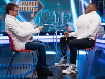 El duelo más explosivo de Júlio Baptista y Pablo Motos en 'El Hormiguero 3.0': ¡¿Y ahora?! El duelo más explosivo de Júlio Baptista y Pablo Motos en 'El Hormiguero 3.0': ¡¿Y ahora?!