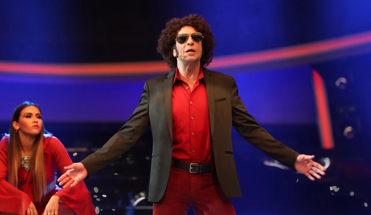 Mario Vaquerizo se convierte en Andrés Calamaro y le canta a su 'Flaca'