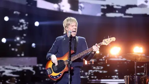 Roi continúa 'Walking on the moon' como The Police Roi continúa 'Walking on the moon' como The Police