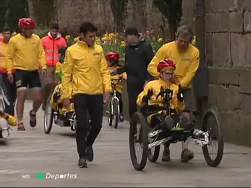 Pedro, un joven con parálisis cerebral, termina el Camino de Santiago junto a Gómez Noya Pedro, un joven con parálisis cerebral, termina el Camino de Santiago junto a Gómez Noya