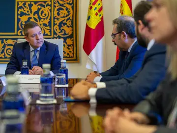 García-Page ha mantenido una reunión con representantes de PP, PSOE y C´s para abordar el avance del coronavirus García-Page ha mantenido una reunión con representantes de PP, PSOE y C´s para abordar el avance del coronavirus