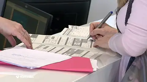 Los técnicos de Hacienda se quejan en una carta a la ministra de que no pueden teletrabajar a pesar del coronavirus Los técnicos de Hacienda se quejan en una carta a la ministra de que no pueden teletrabajar a pesar del coronavirus