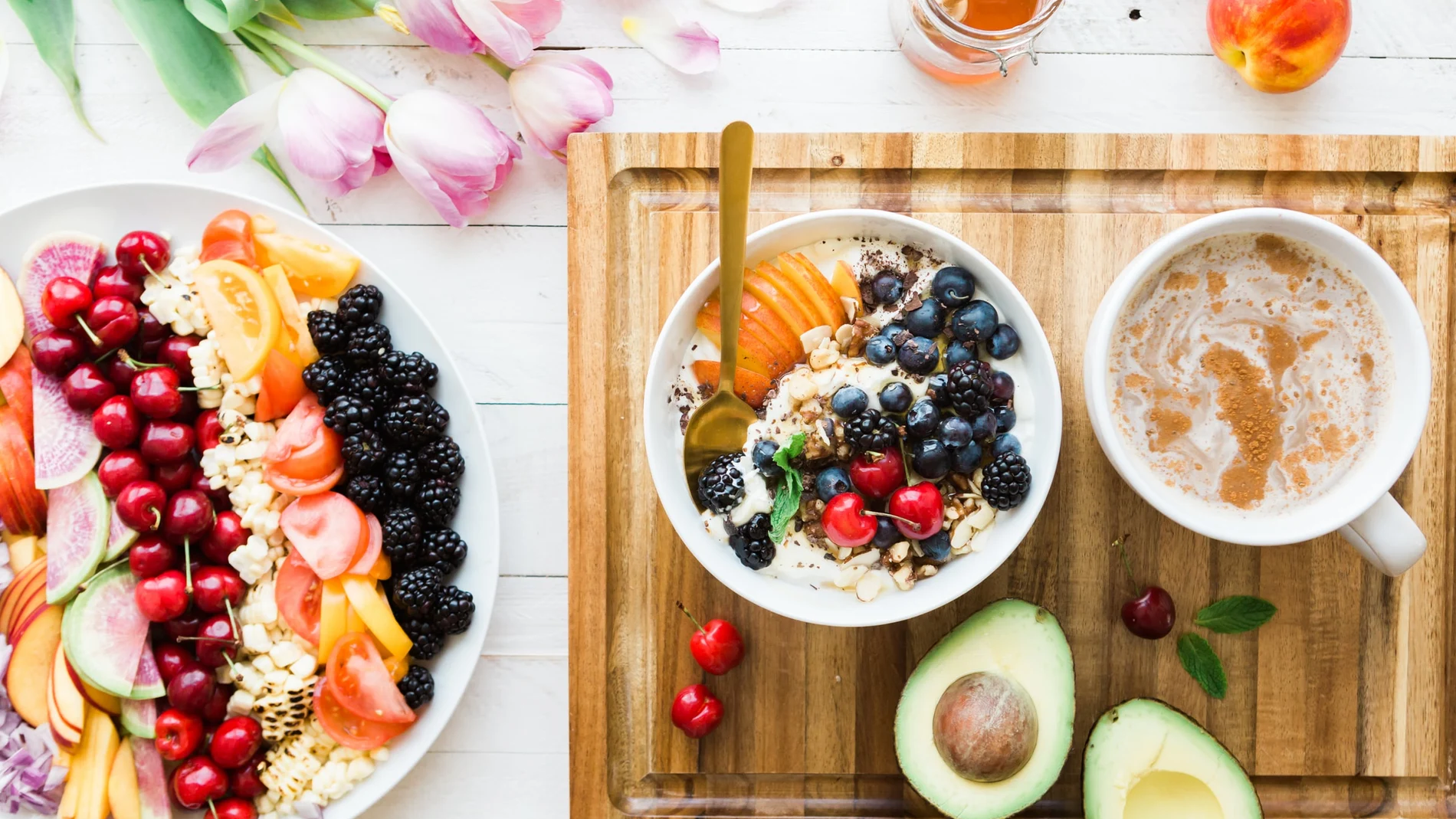 Las frutas y verduras siempre son la mejor opción para calmar el hambre entre horas Las frutas y verduras siempre son la mejor opción para calmar el hambre entre horas