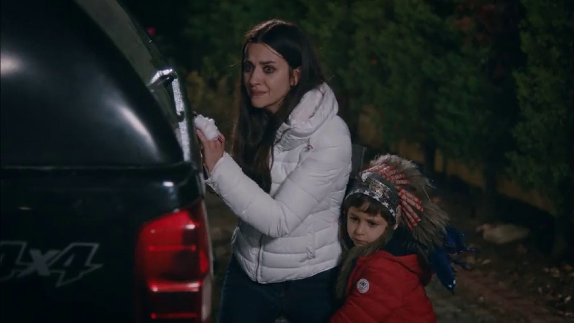 Nefes y su hijo tratan de escapar de Vedat