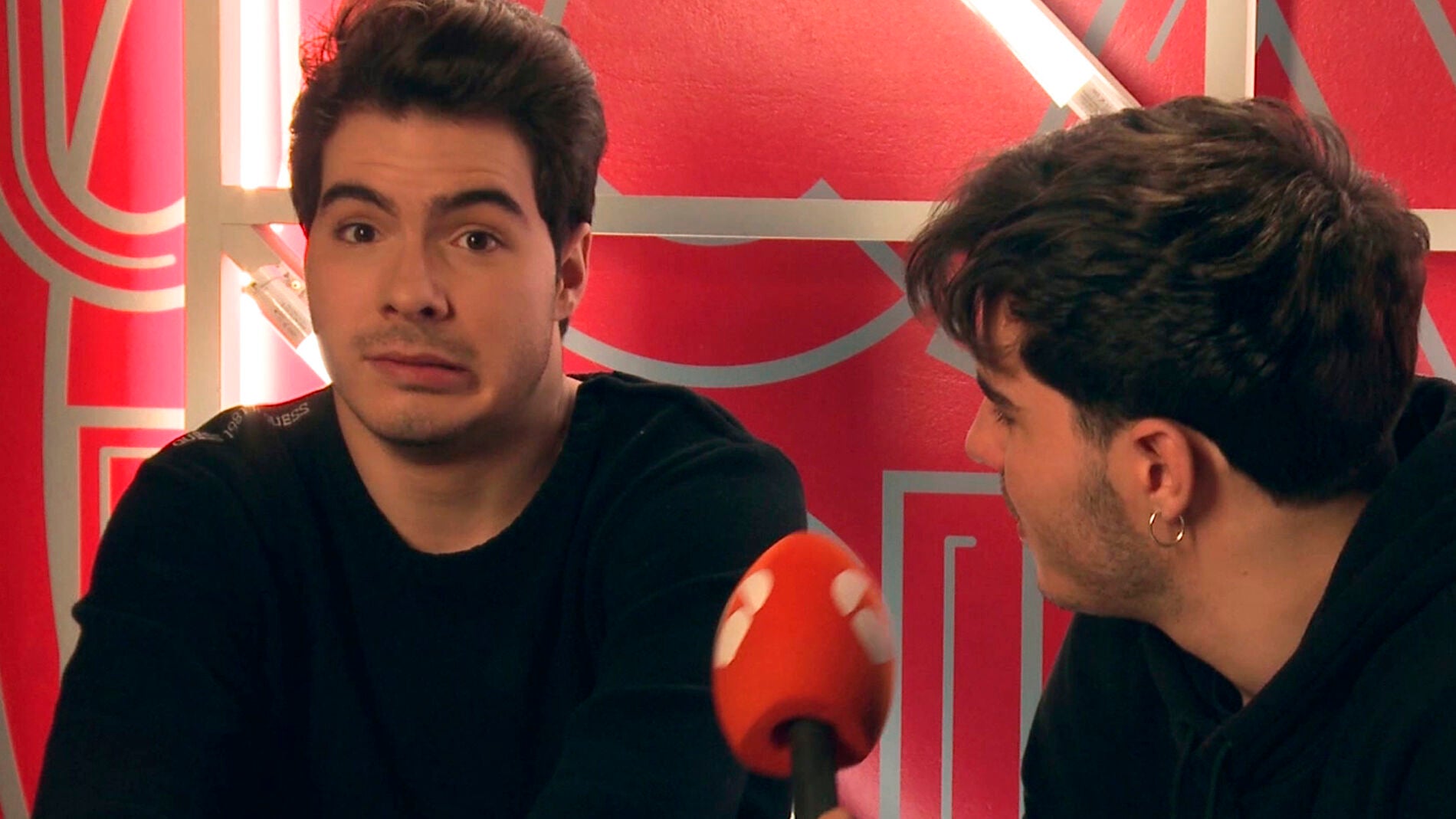 Accidentado momento de Gemeliers al ganar como Andy y Lucas en 'Tu cara me suena'