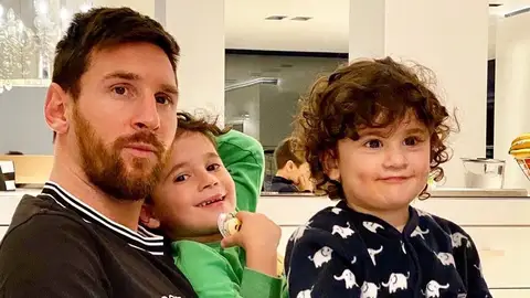 Lionel Messi, con sus hijos Lionel Messi, con sus hijos