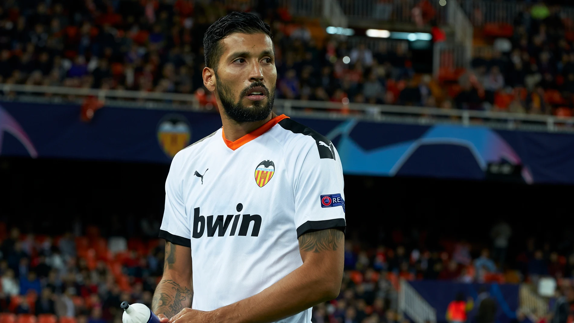 Ezequiel Garay, tras un partido del Valencia Ezequiel Garay, tras un partido del Valencia