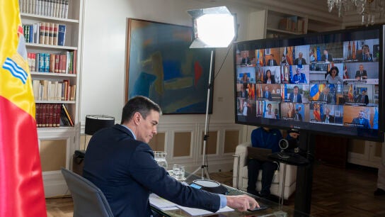 Pedro S&aacute;nchez, durante la videoconferencia con los presidentes auton&oacute;micos