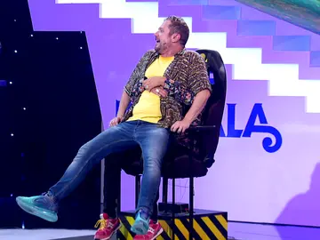 José Corbacho ayuda a El Monaguillo a vencer su miedo a la silla de las ‘Palabras corrientes’ José Corbacho ayuda a El Monaguillo a vencer su miedo a la silla de las ‘Palabras corrientes’